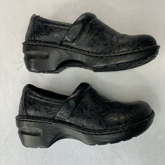 b o c Peggy Comfort Clogs Mules Slip-On Black Faux Leather Embossed Size 7.5 - Picture 8 of 15